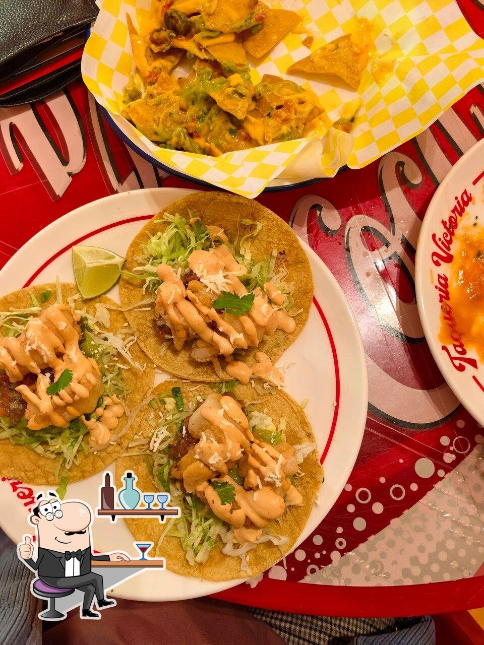 Забронируйте столик в "Taqueria Victoria".