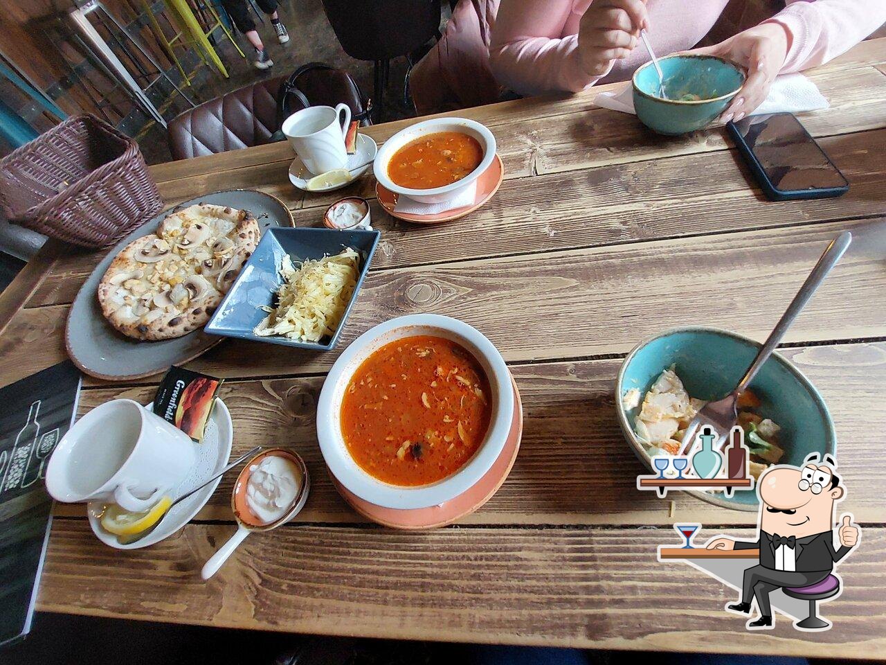 Интерьер "Poleno Pizza".