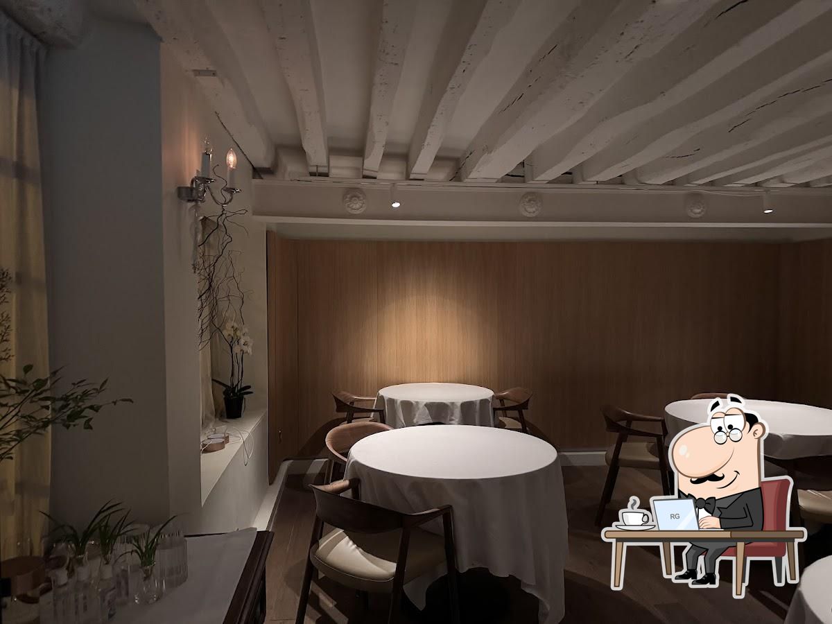 Посмотрите на внутренний интерьер "NAKATANI RESTAURANT".