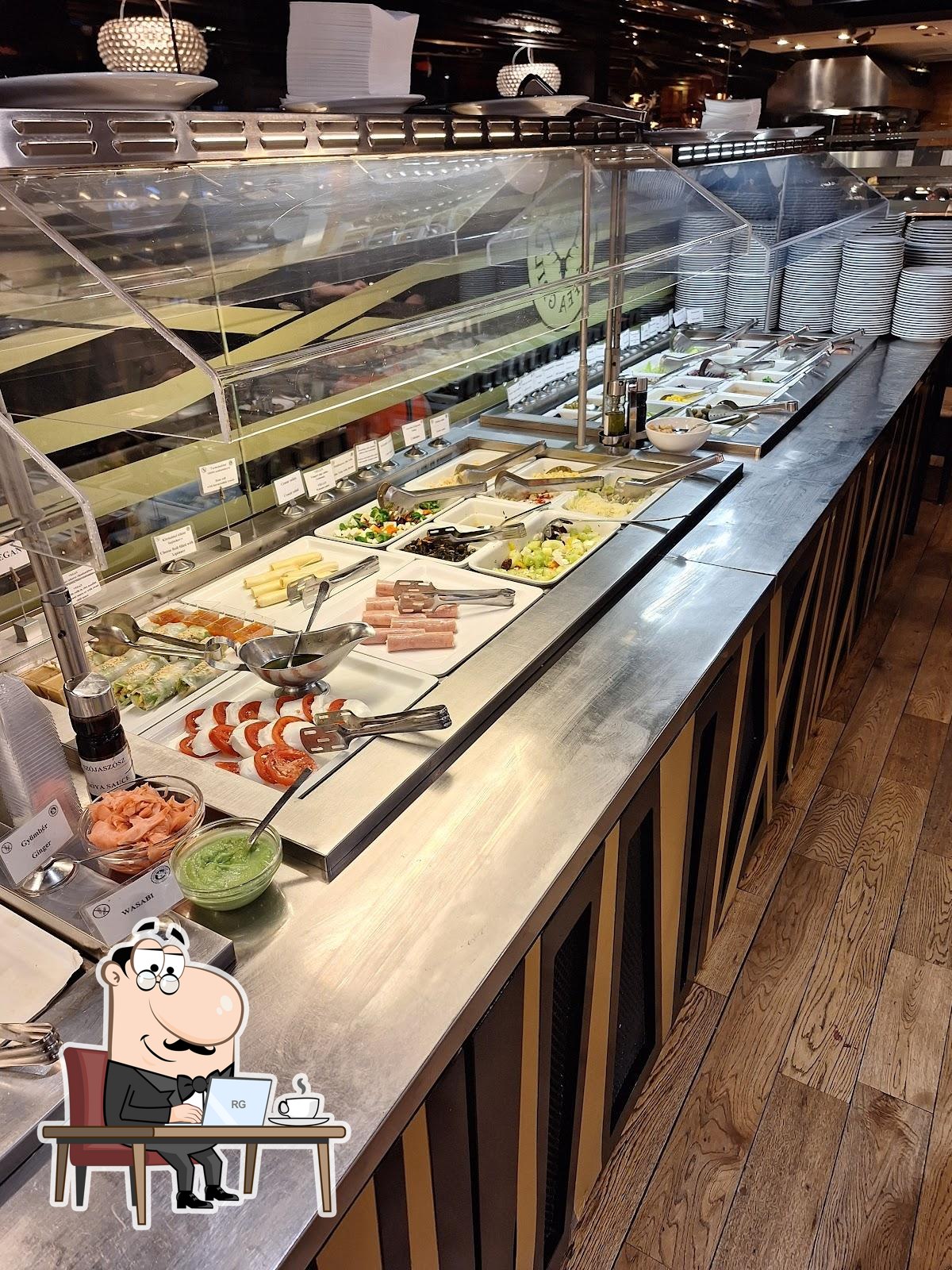 Интерьер "Trófea Grill Restaurant".