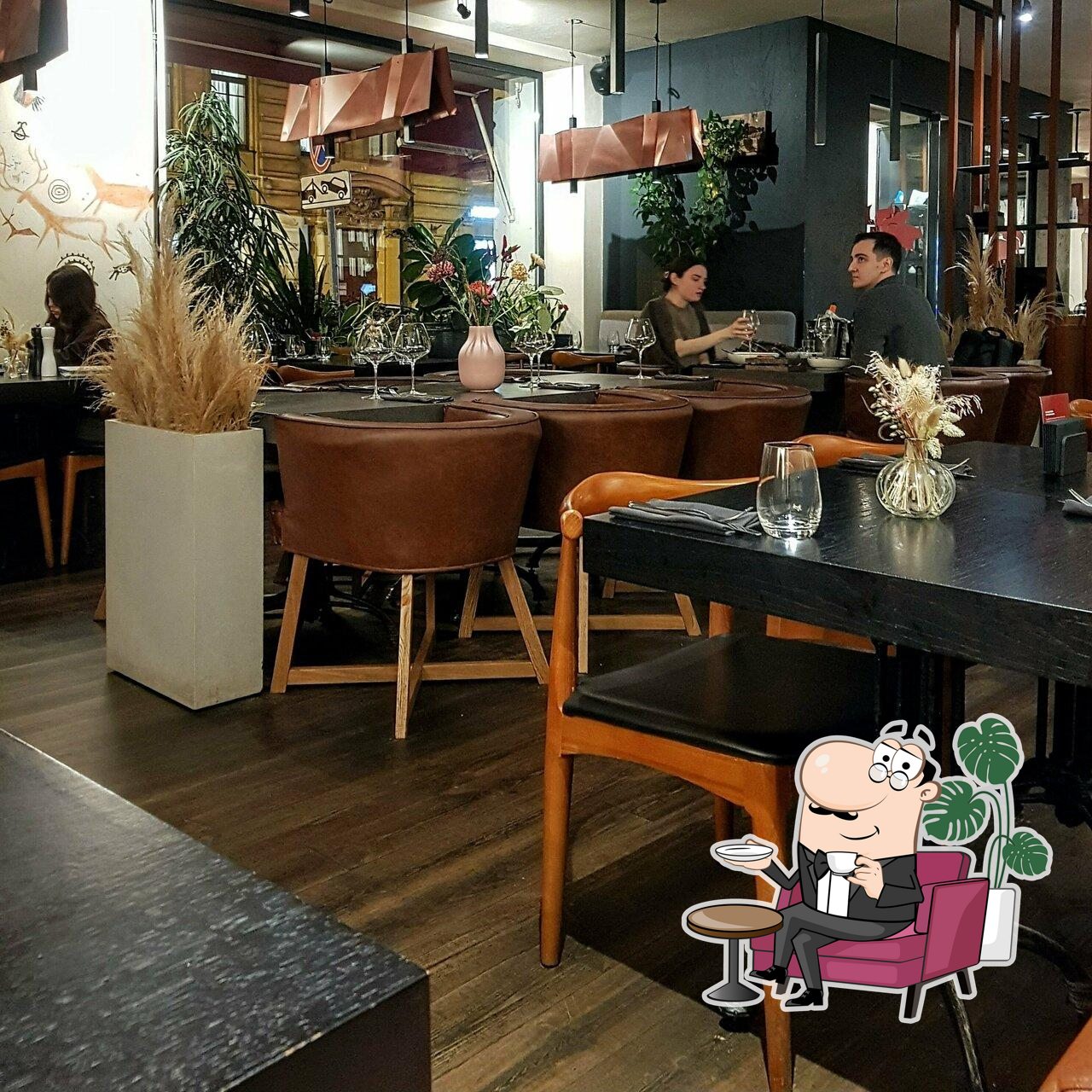 Интерьер "Red. Steak&Wine".