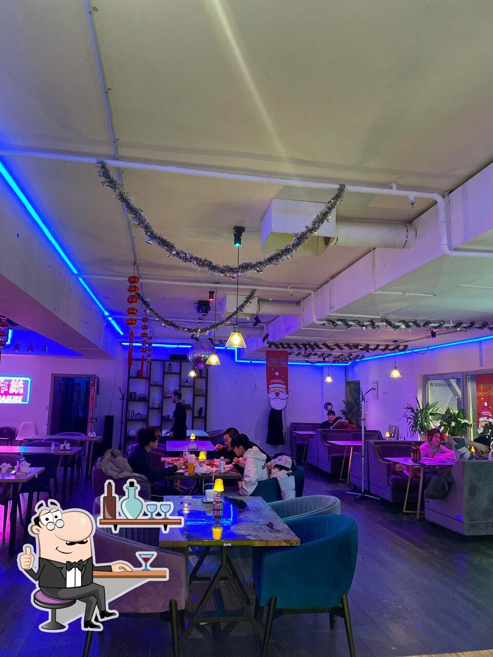 Посмотрите на внутренний интерьер "Поднебесная".