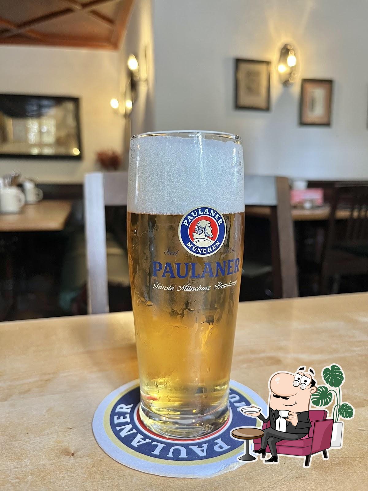 Посмотрите на внутренний интерьер "Paulaner am alten Postplatz".