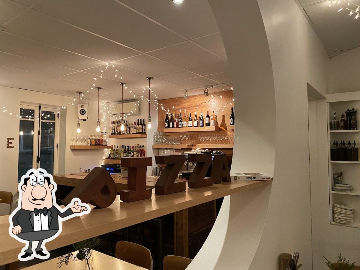Интерьер "Nina Pizza Napolitaine St-Roch".