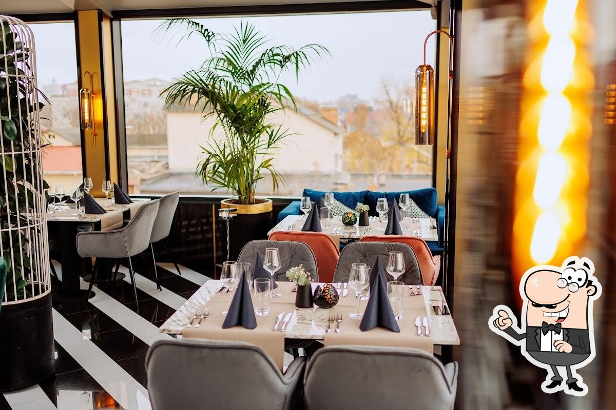 Забронируйте столик в "Restaurant Lion's".