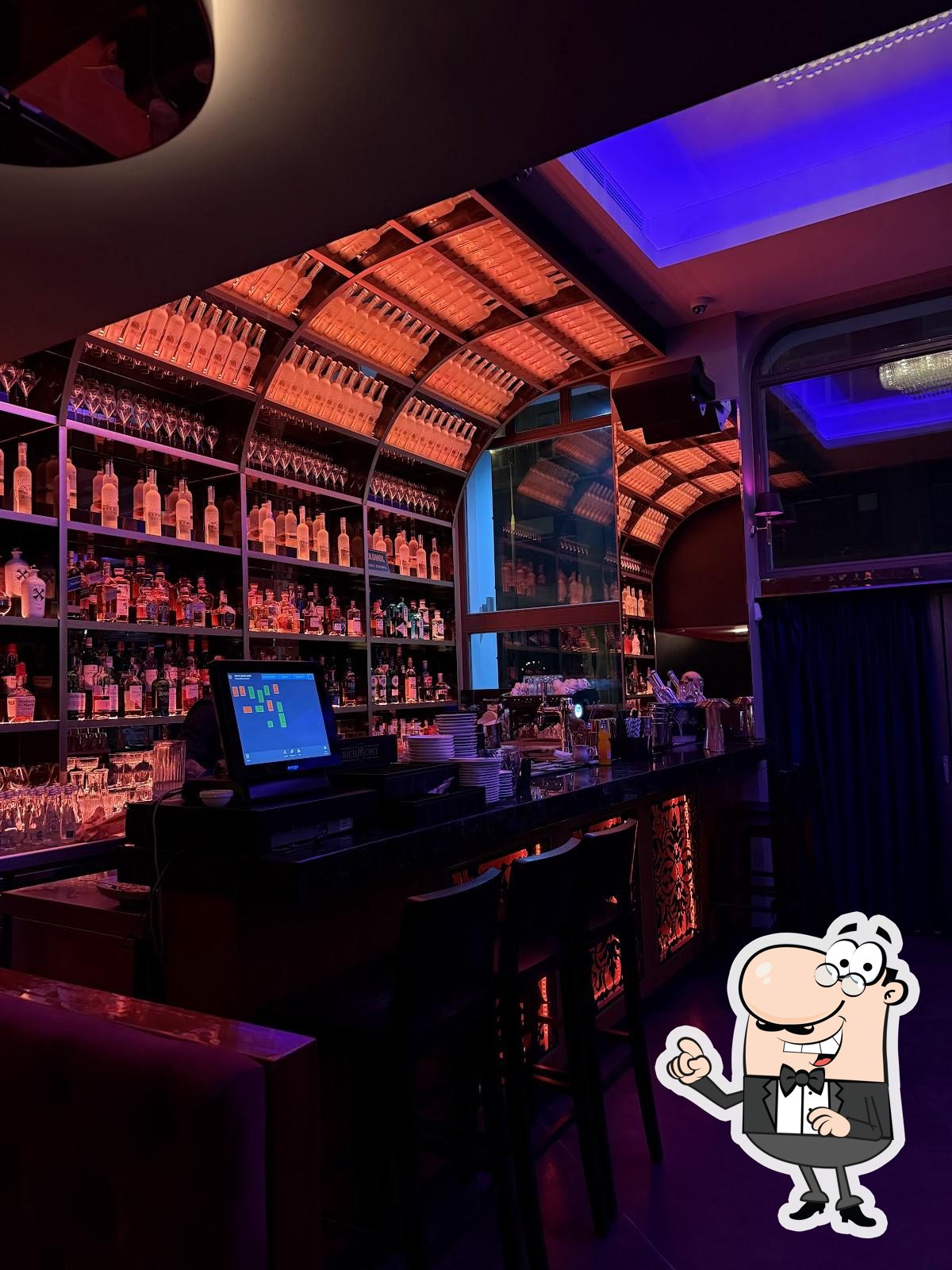 Интерьер "Reina Steakhouse & Seafood".