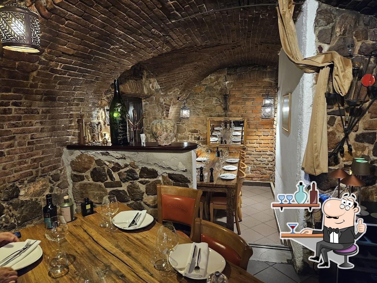 Забронируйте столик в "Compa Restaurant Okrepčevalnica Čompa".