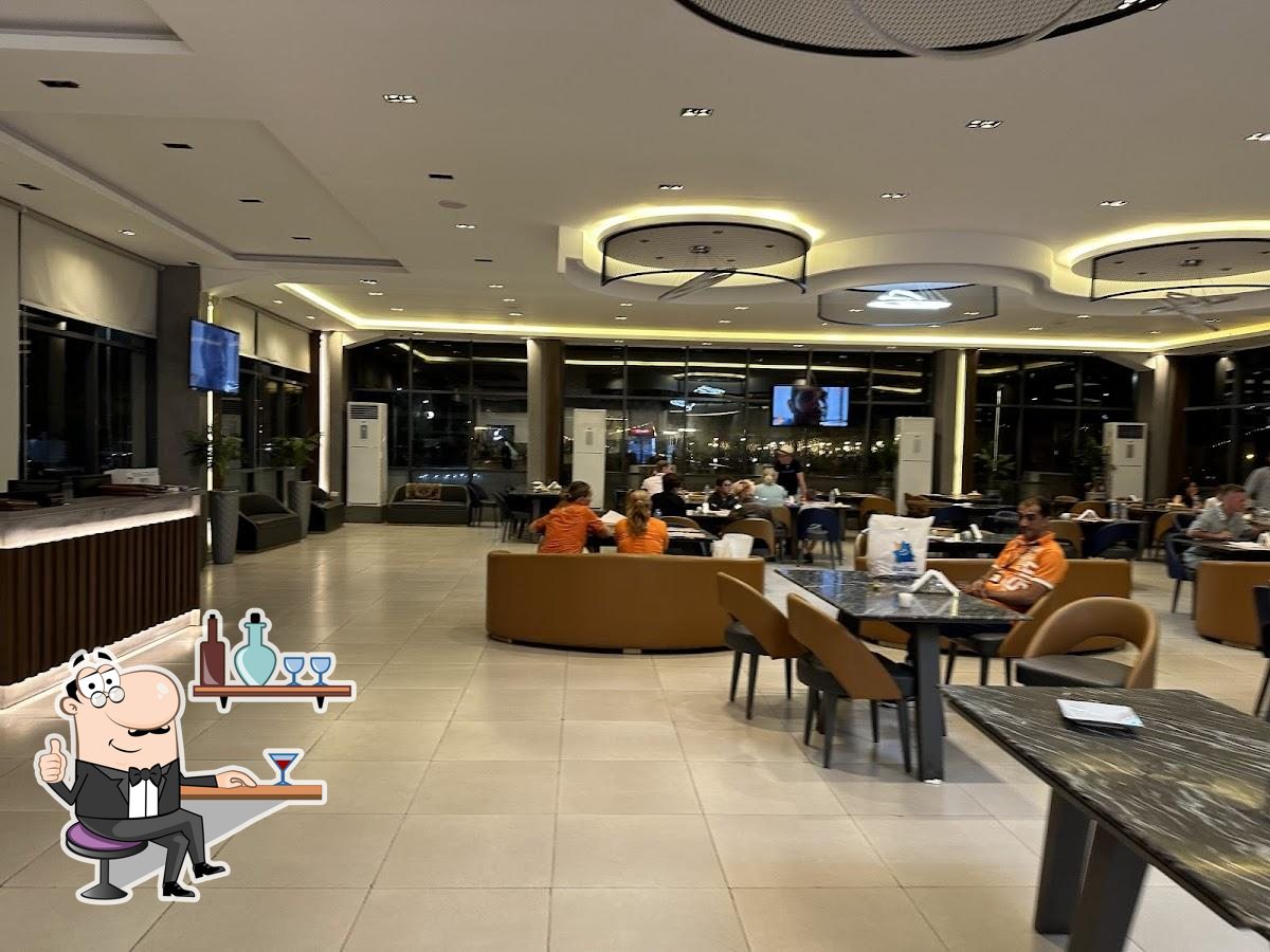 Забронируйте столик в "Star Fish Restaurant".