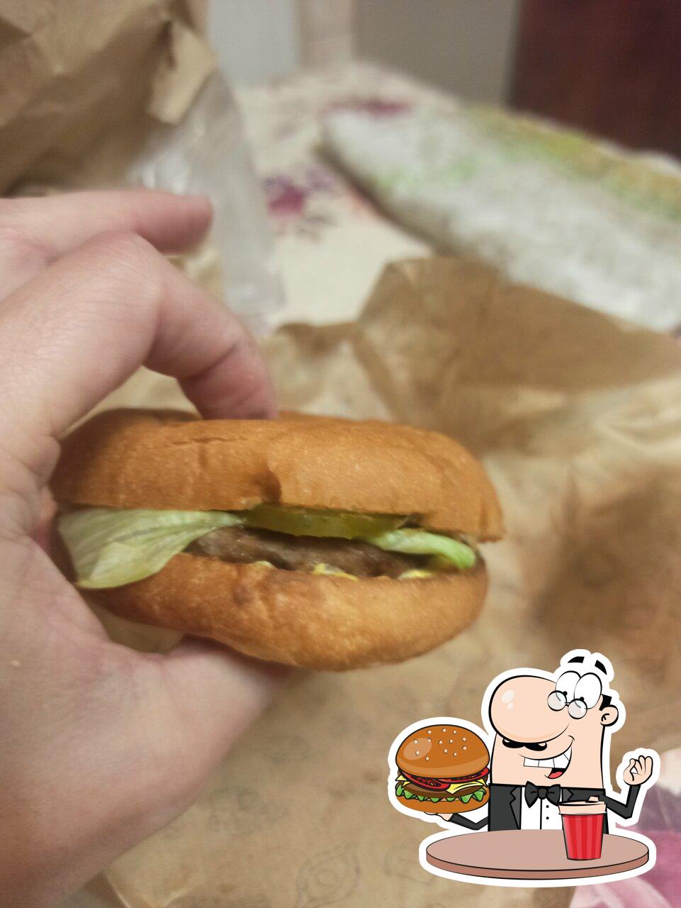  Гамбургеры из "Burger club" придутся по вкусу любому гурману.