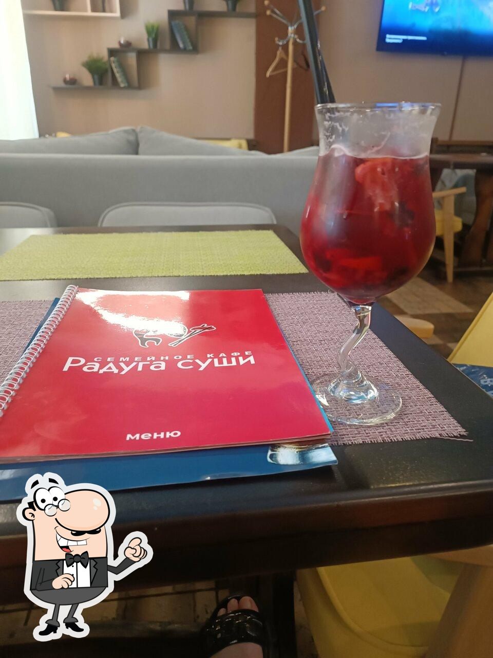 Посмотрите на внутренний интерьер "Радуга Суши".