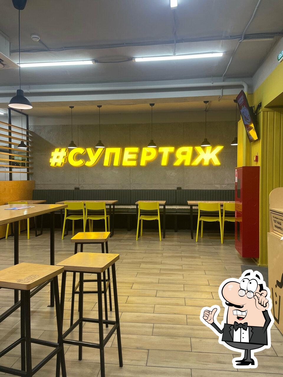 Посмотрите на внутренний интерьер "Супертяж. Шаурма и Кофе".