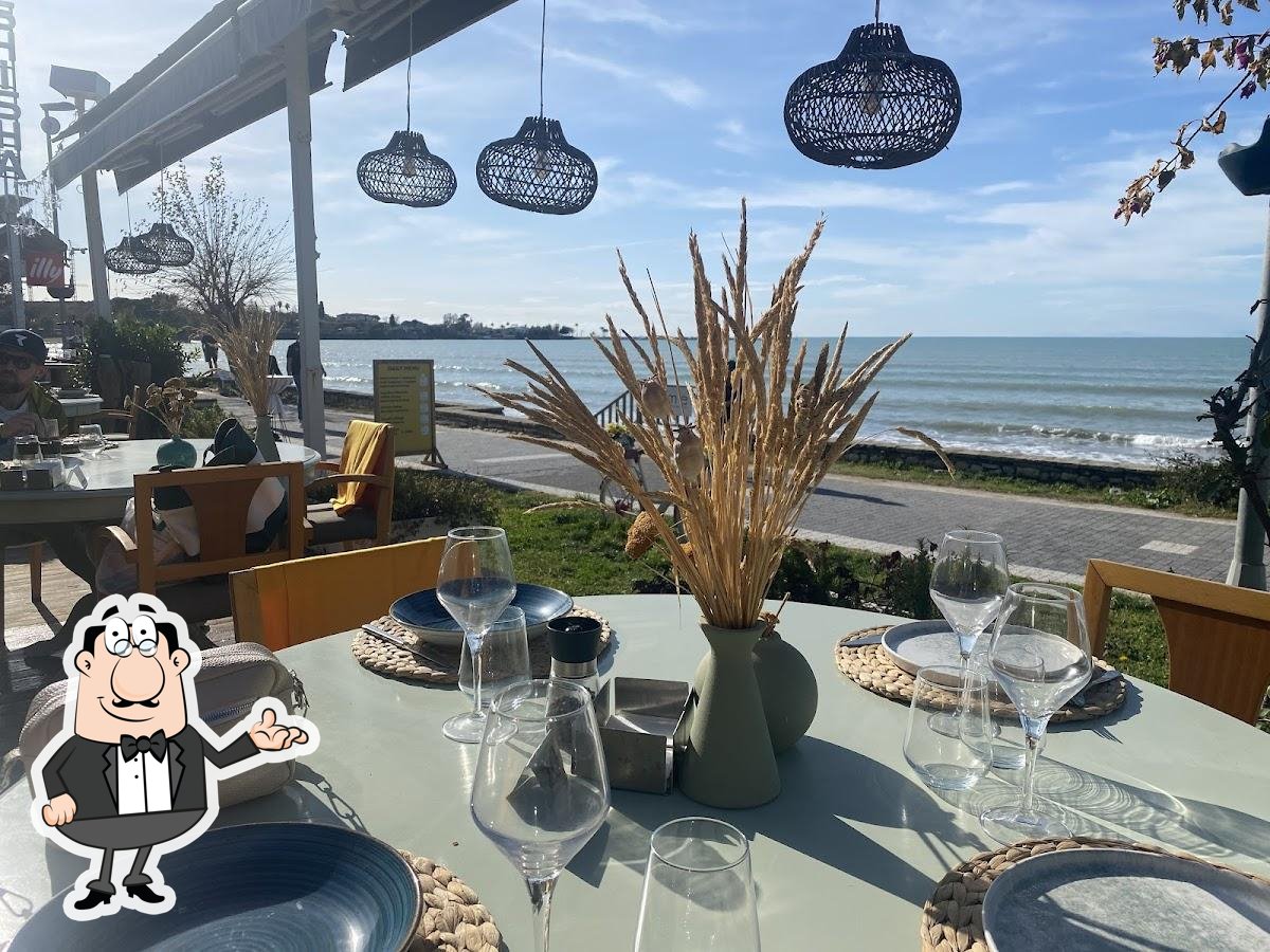 Интерьер "Lime Beach Restaurant & Bar".