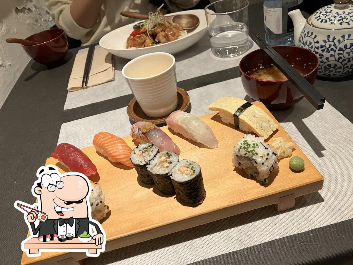 В "Restaurante FUTAMI" попробуйте суши и роллы.