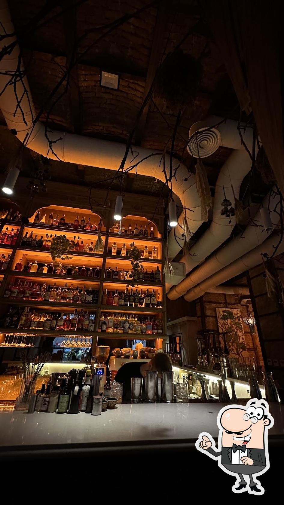 Забронируйте столик в "Boho Bar".