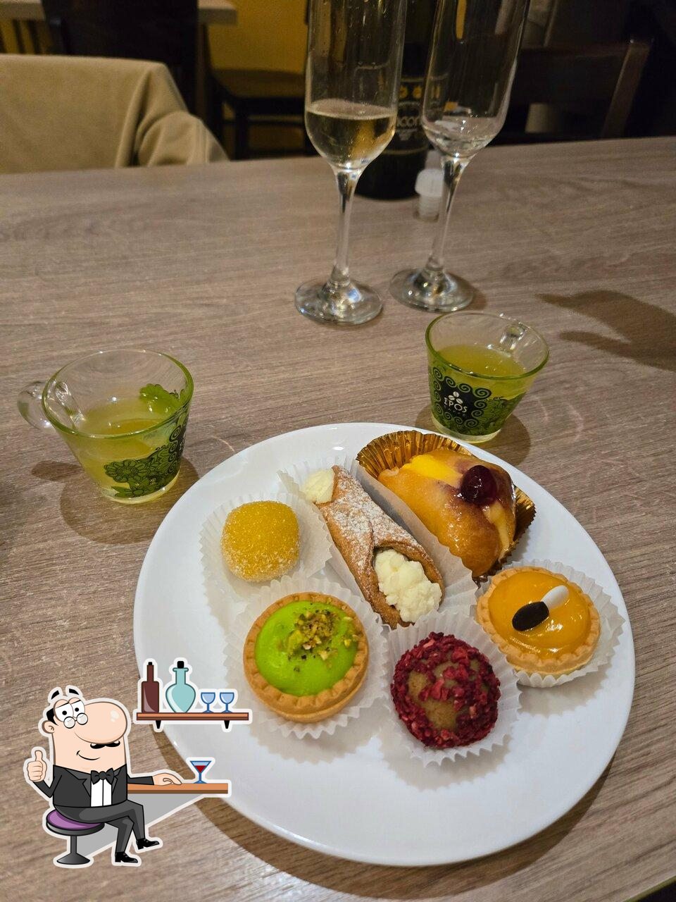 Забронируйте столик в "Pausa caffe".