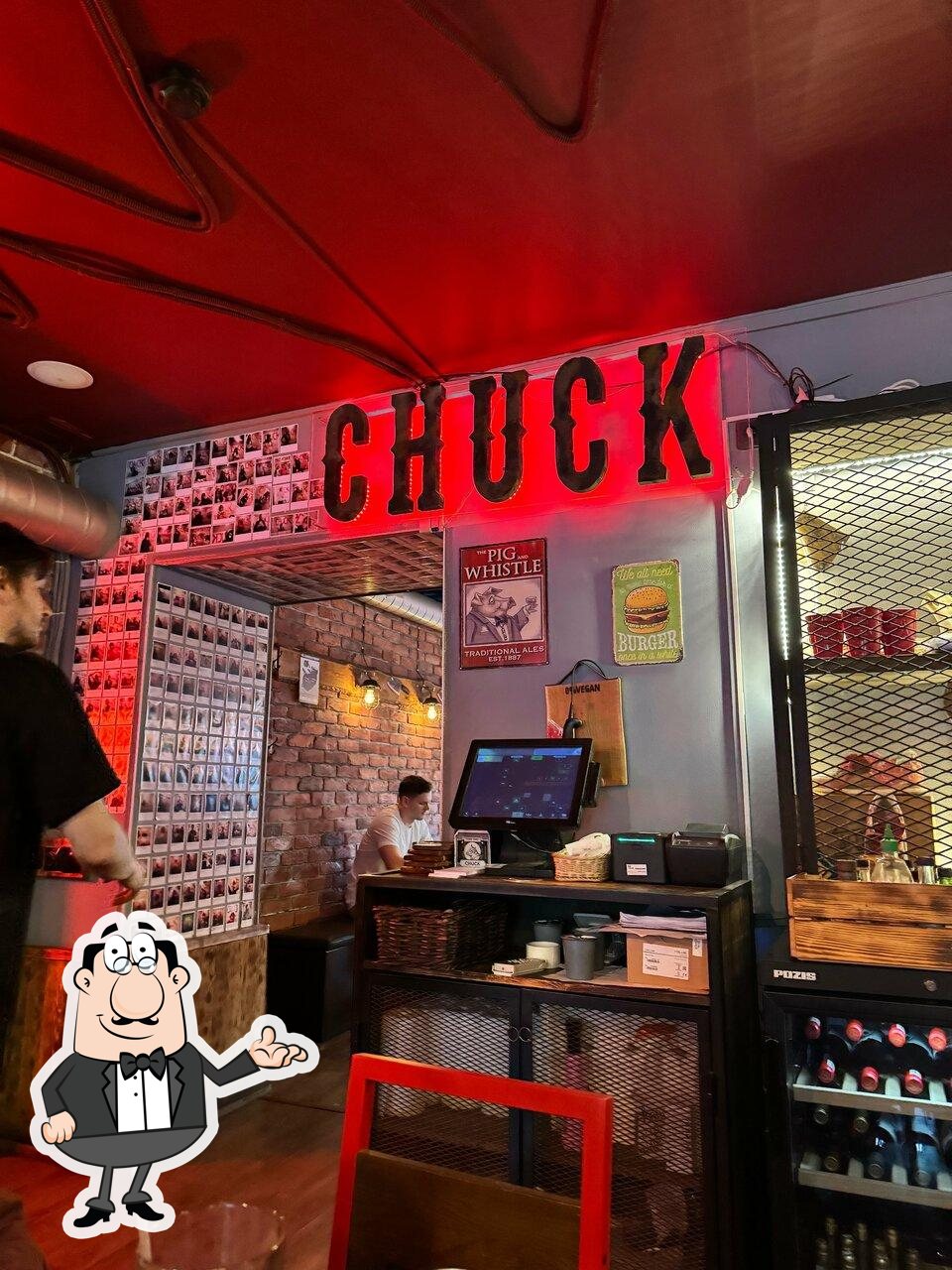 Посмотрите на внутренний интерьер "Chuck".