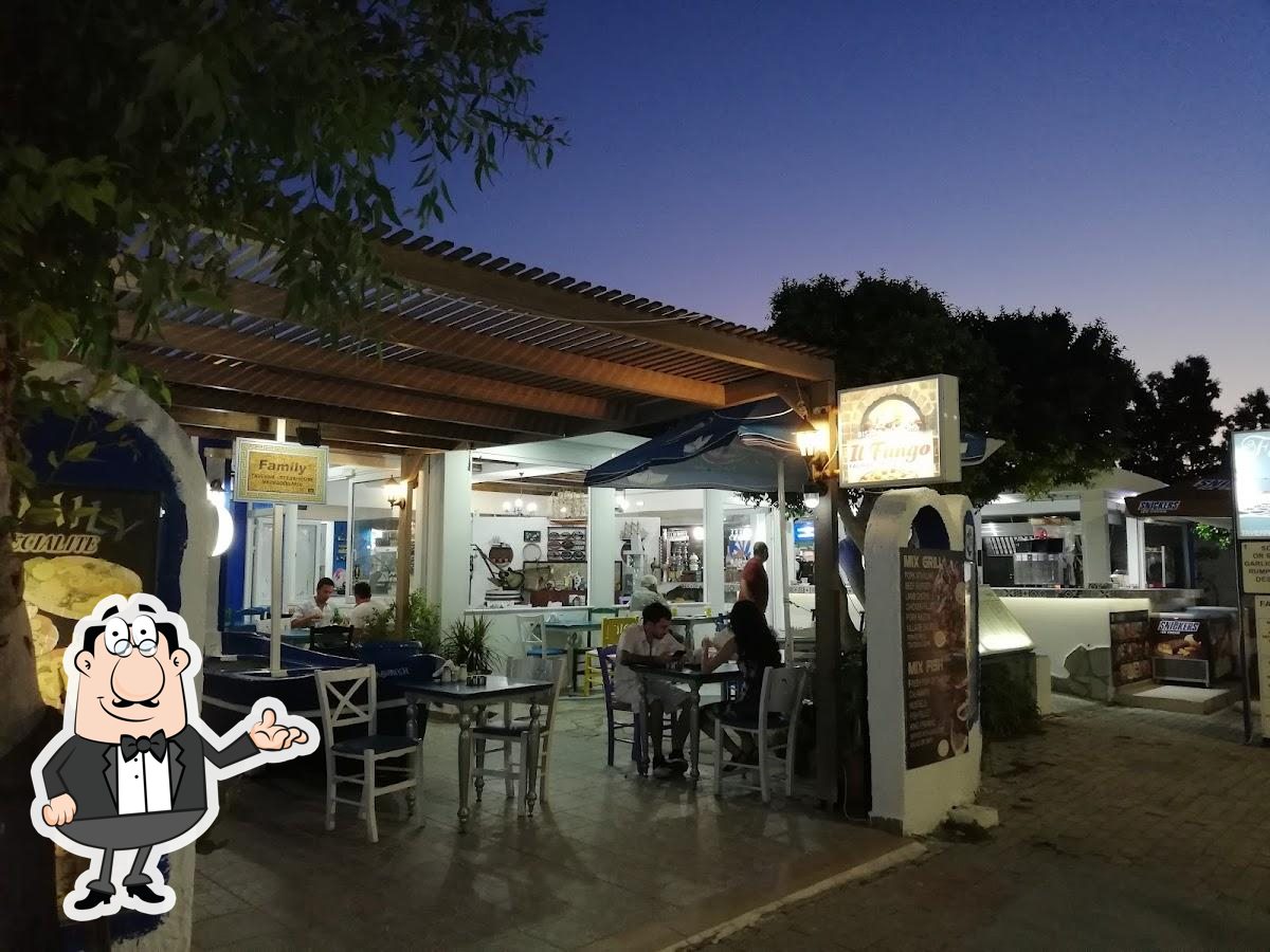 Посмотрите на внутренний интерьер "Restaurant Family Taverna".