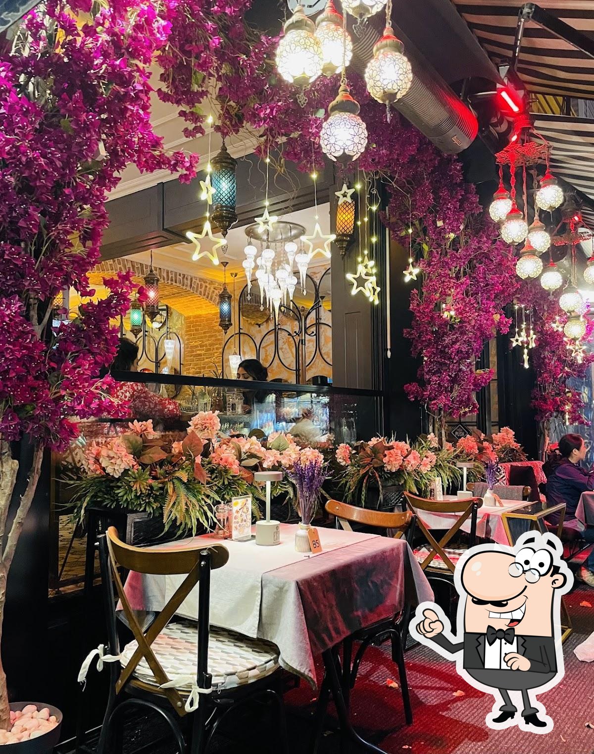 Интерьер "Esto Restaurant".