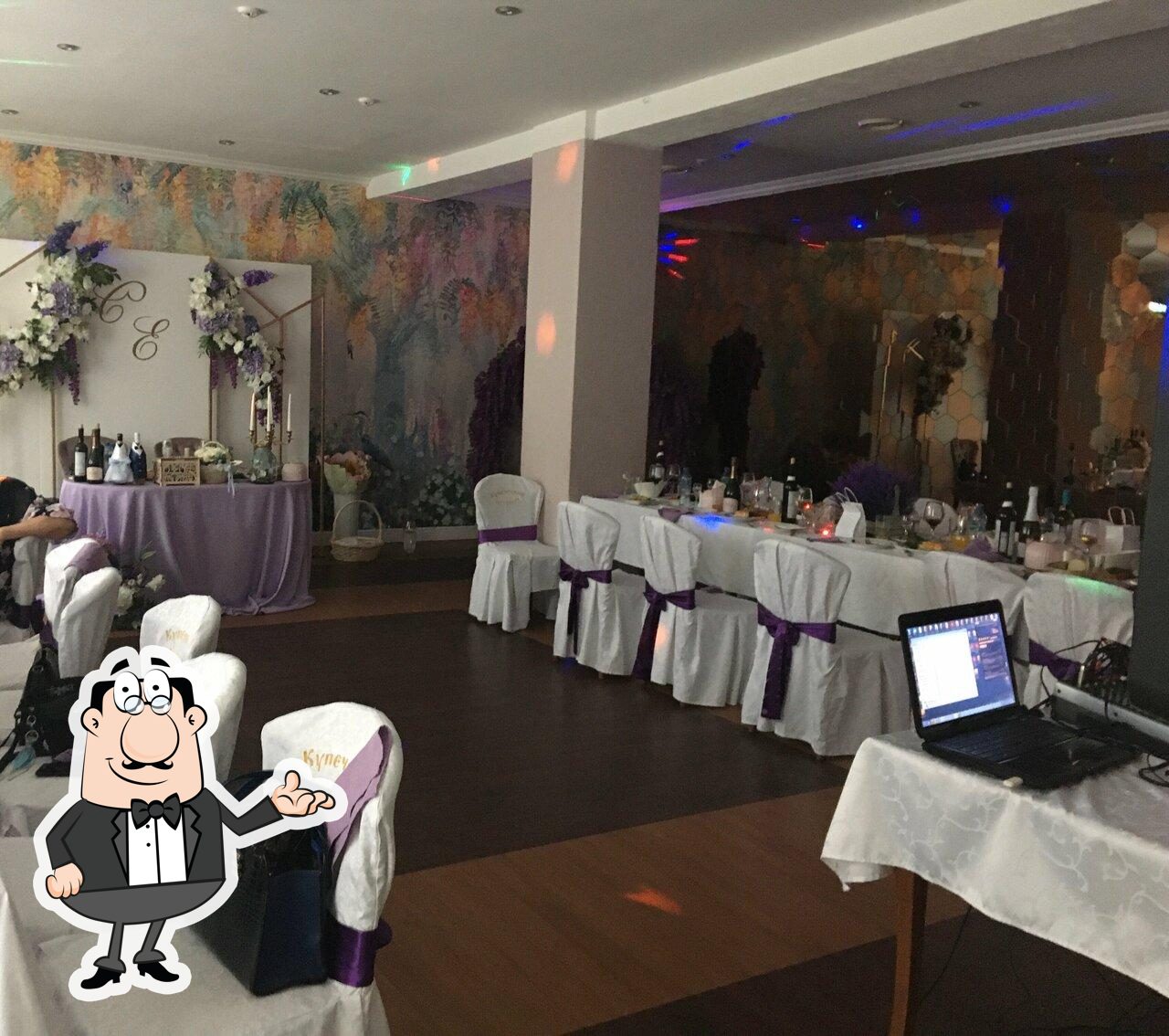 Забронируйте столик в "Купеческий".