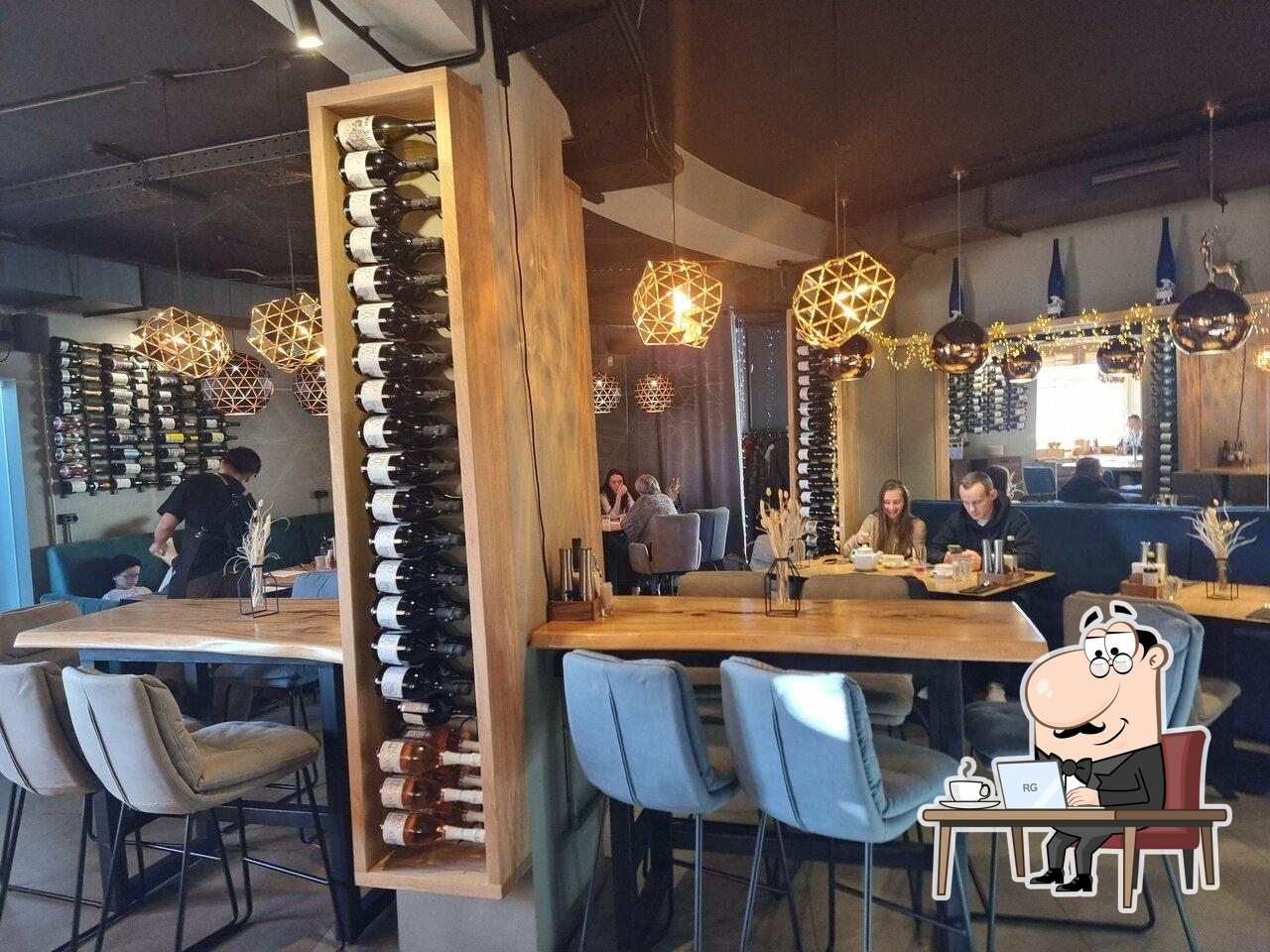 Забронируйте столик в "Wine More Bar".