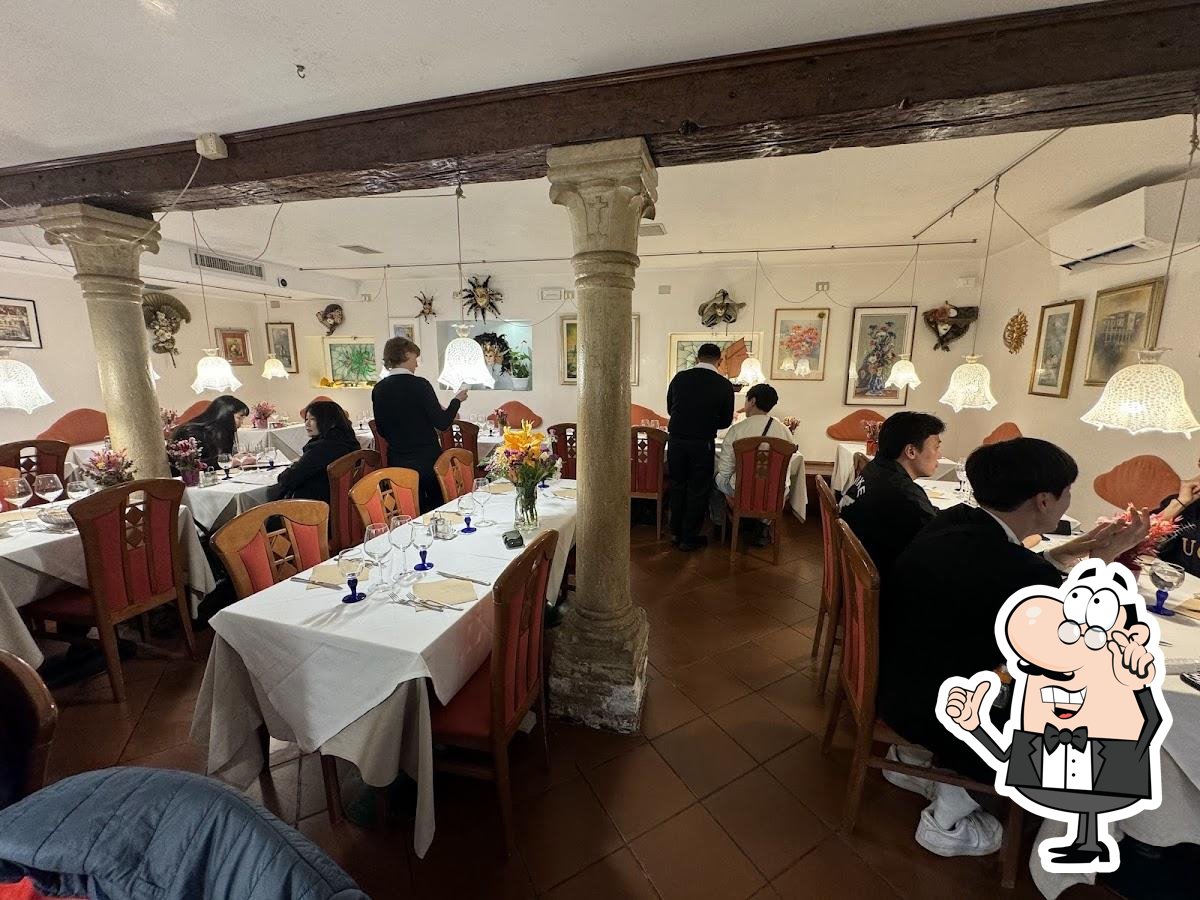 Интерьер "Trattoria Alla Scala".