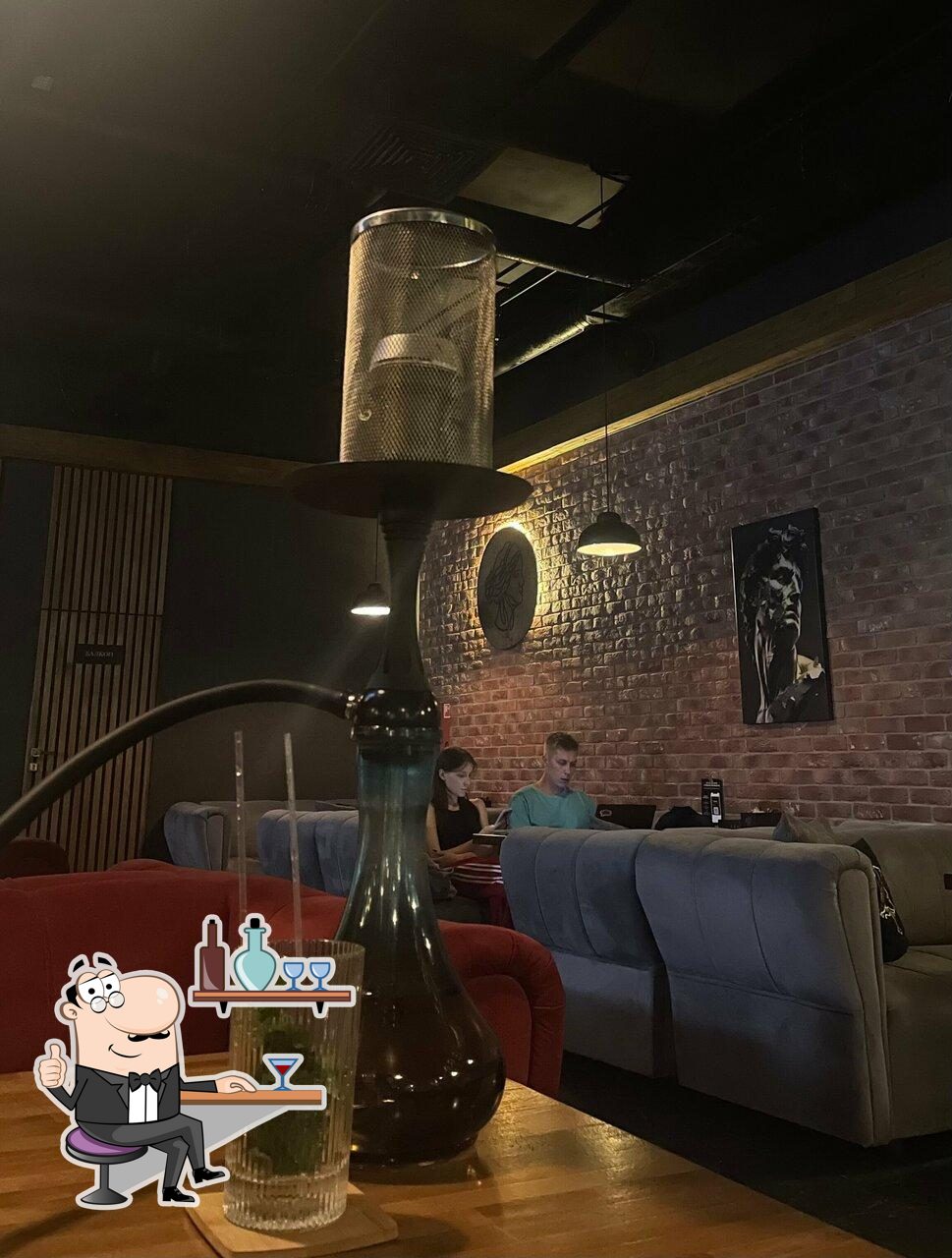 Забронируйте столик в "Opera Lounge".