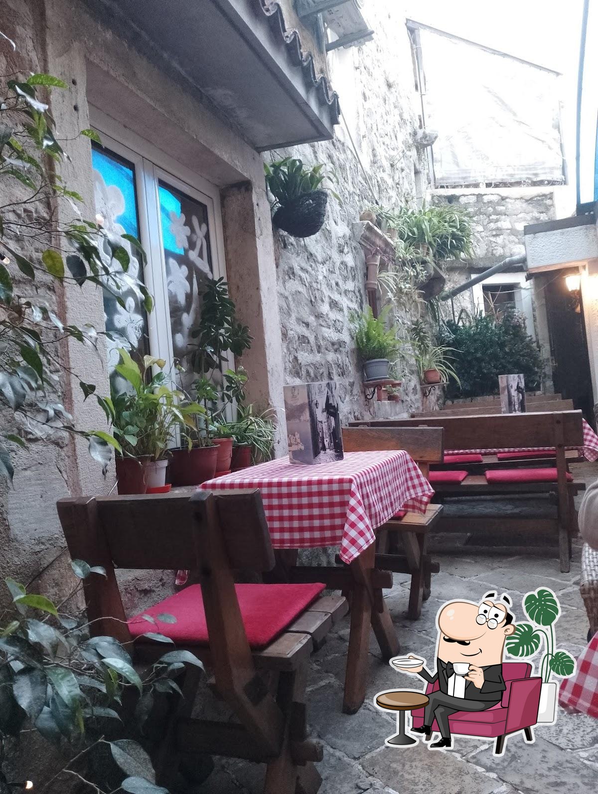 Забронируйте столик в "Pizzeria Lav".