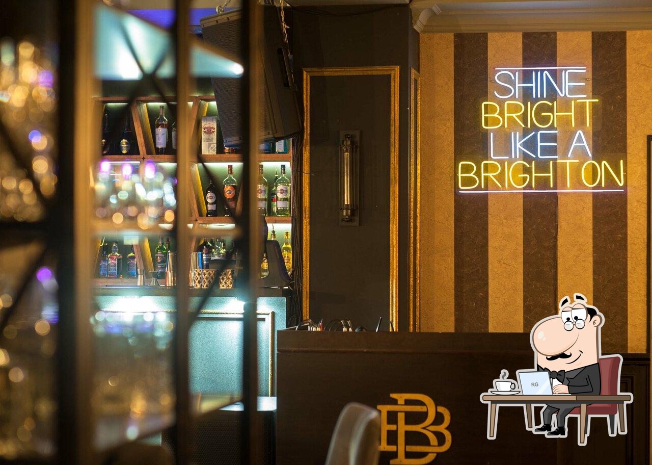 Посмотрите на внутренний интерьер "Brighton Beach".