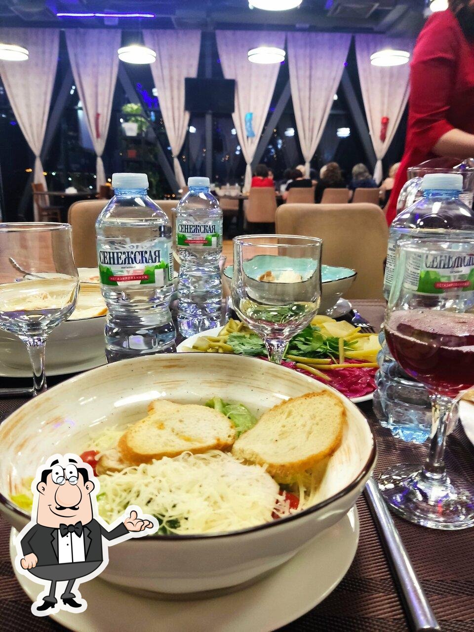 Забронируйте столик в "Скай лаунж".