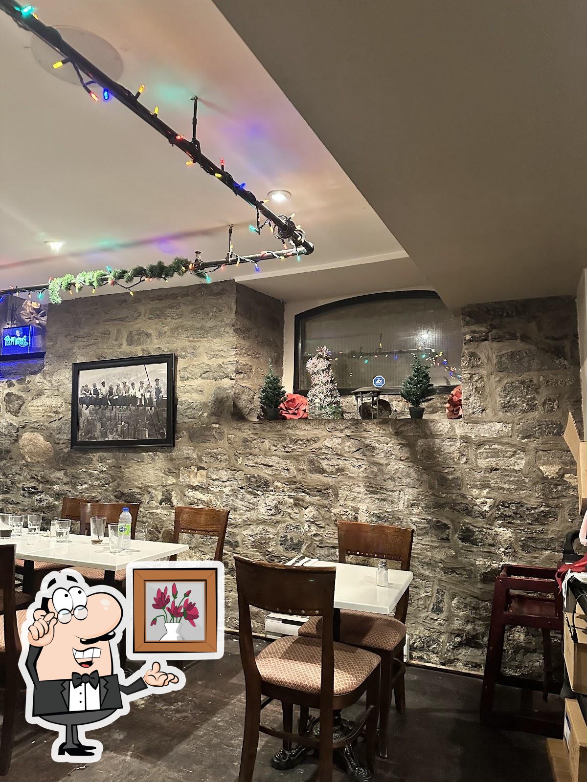 Посмотрите на внутренний интерьер "Al Pizzetta".