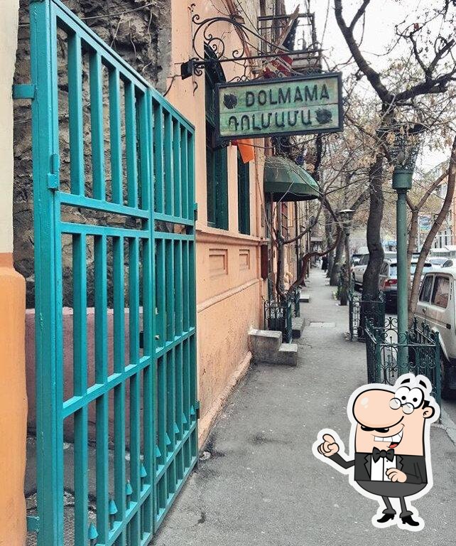 Наслаждайтесь видом , который открывается из "Dolmama - Armenia's Restaurant".