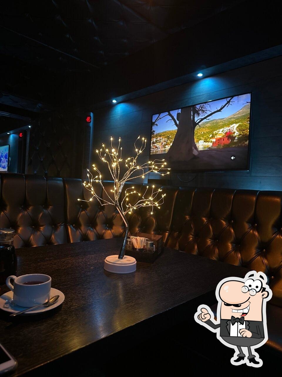 Забронируйте столик в "Nameless Lounge".