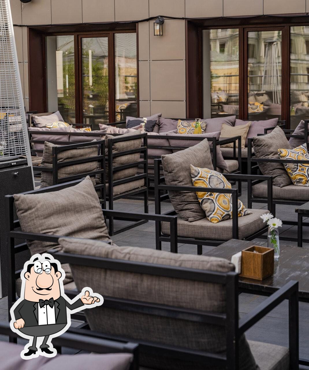 Посмотрите на внутренний интерьер "Manhattan Lounge Веранда".
