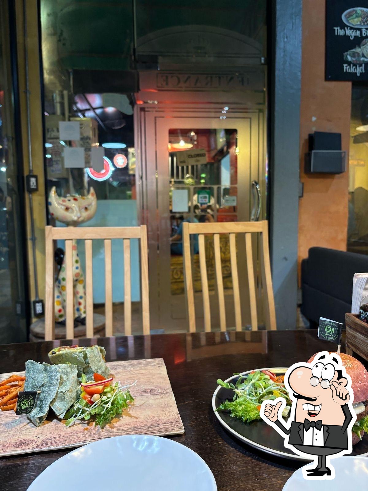 Забронируйте столик в "The Vegan Table".