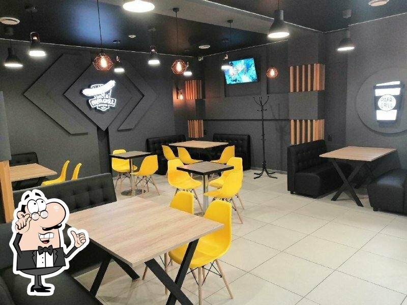 Посмотрите на внутренний интерьер "Papa Grill".