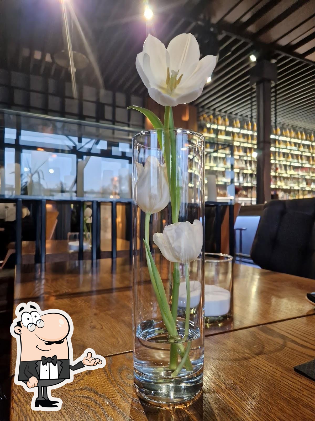 Забронируйте столик в "Nikas Restaurant".