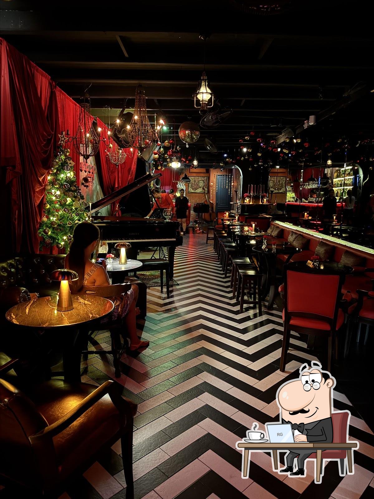 Посмотрите на внутренний интерьер "Bebop Live Music Bar".