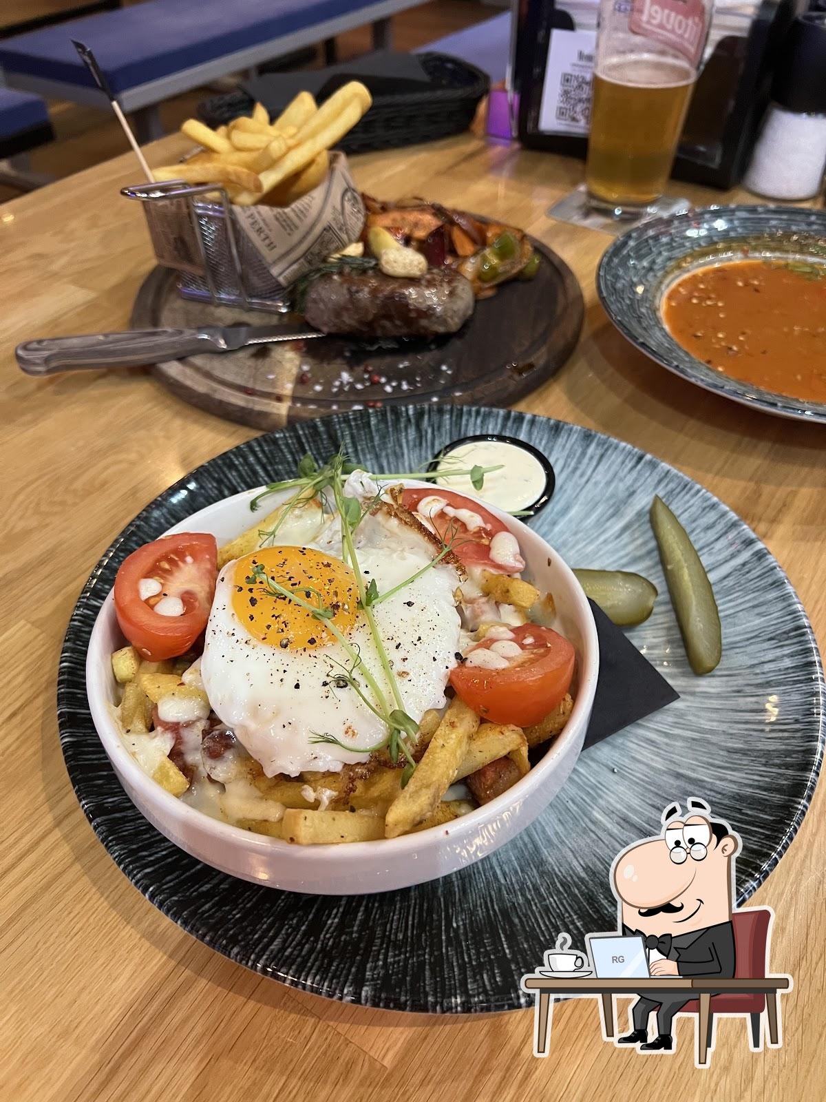 Интерьер "Chopper Bar & Grill".