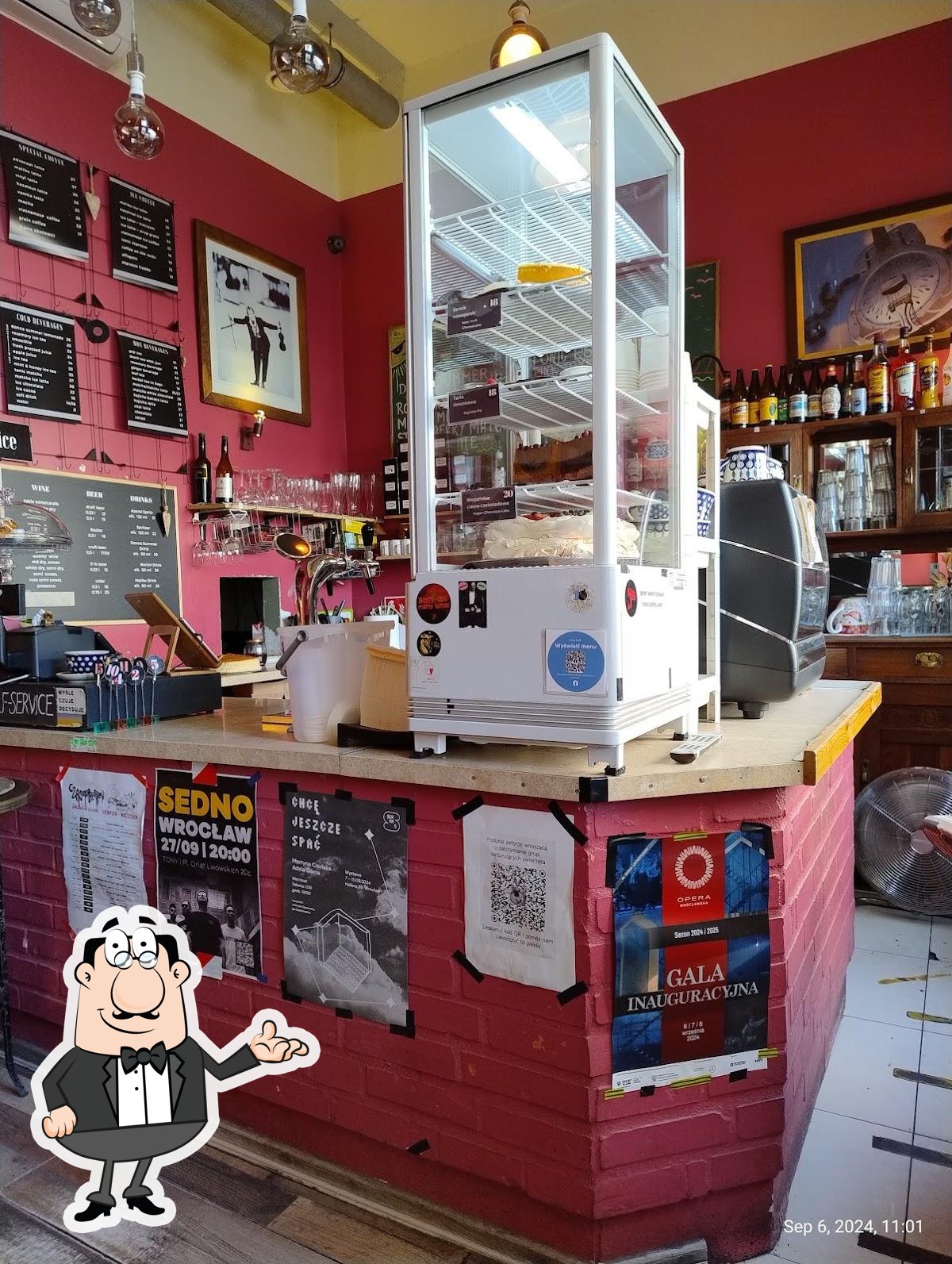 Забронируйте столик в "Vinyl Cafe".