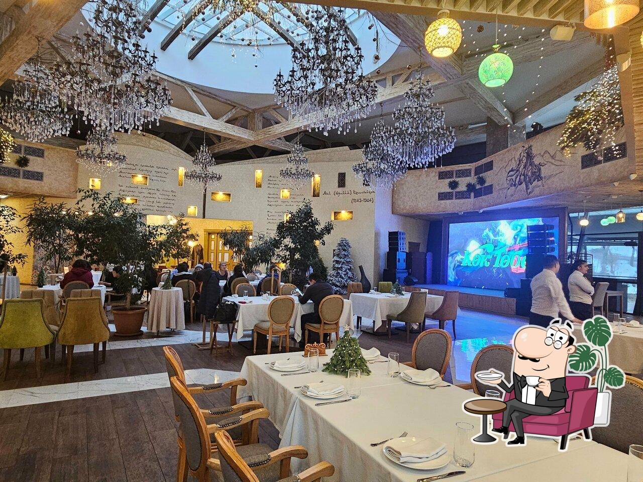 Посмотрите на внутренний интерьер "ABAY Restaurant Kok-tobe".