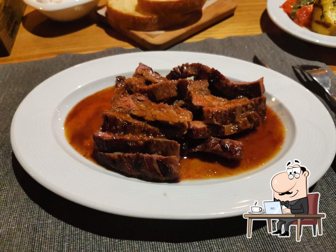 Посмотрите на внутренний интерьер "Хочу мясо".