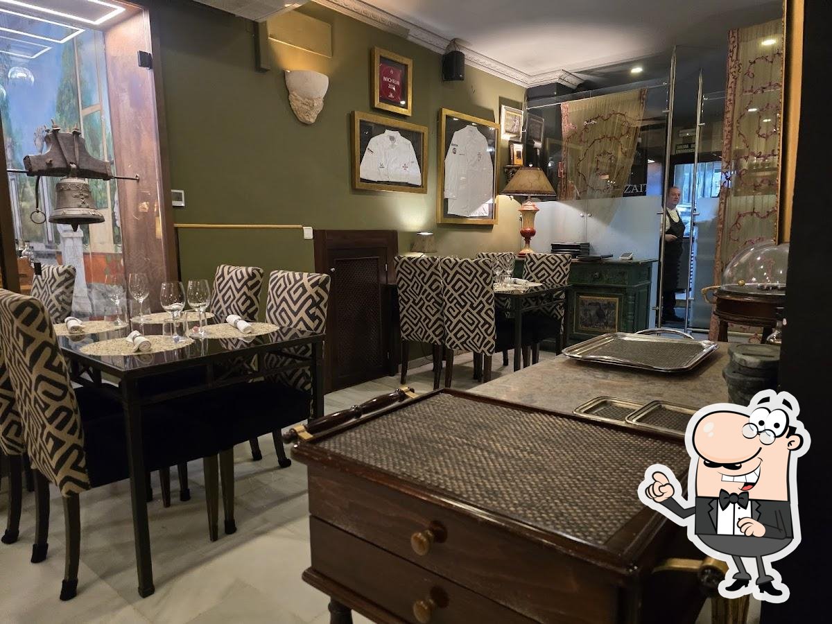 Забронируйте столик в "Az-Zait restaurante".