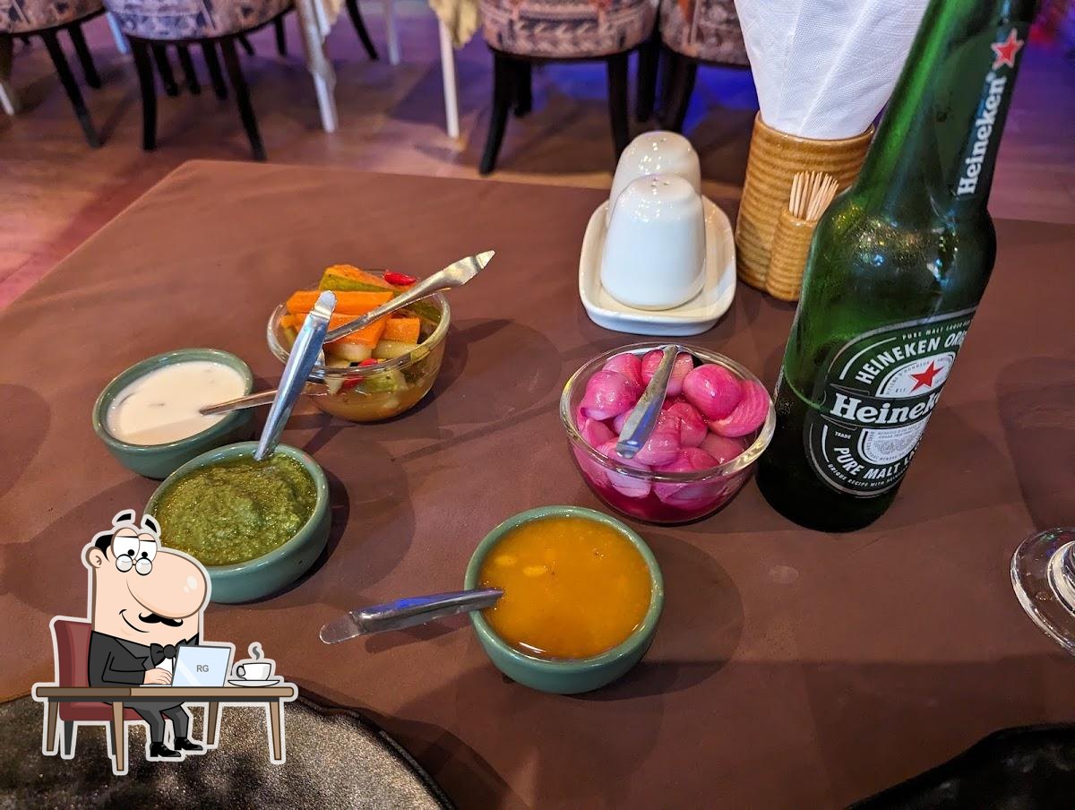 Посмотрите на внутренний интерьер "Alibaba Tandoori & Curry".
