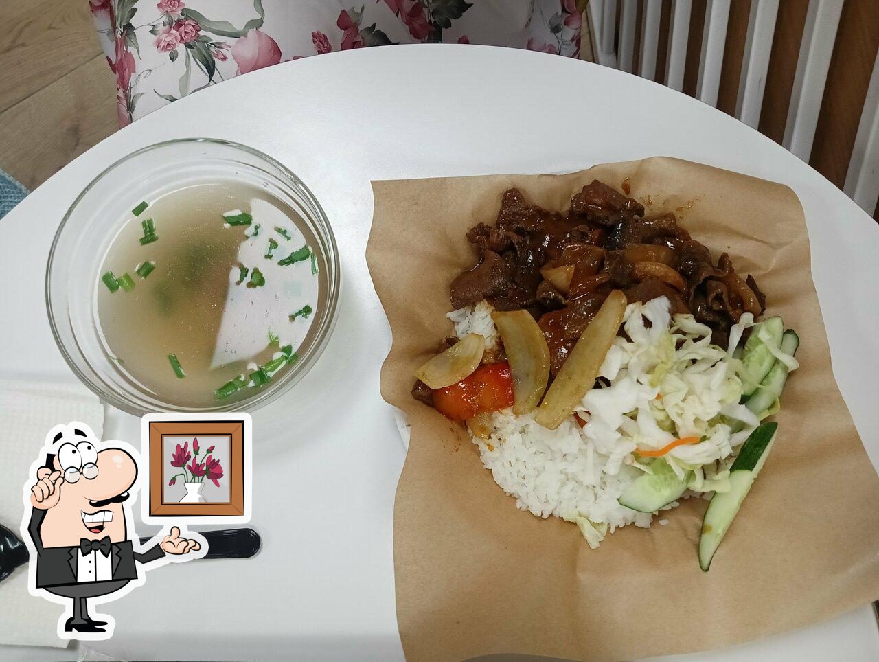 Посмотрите на внутренний интерьер "Hot Pho".