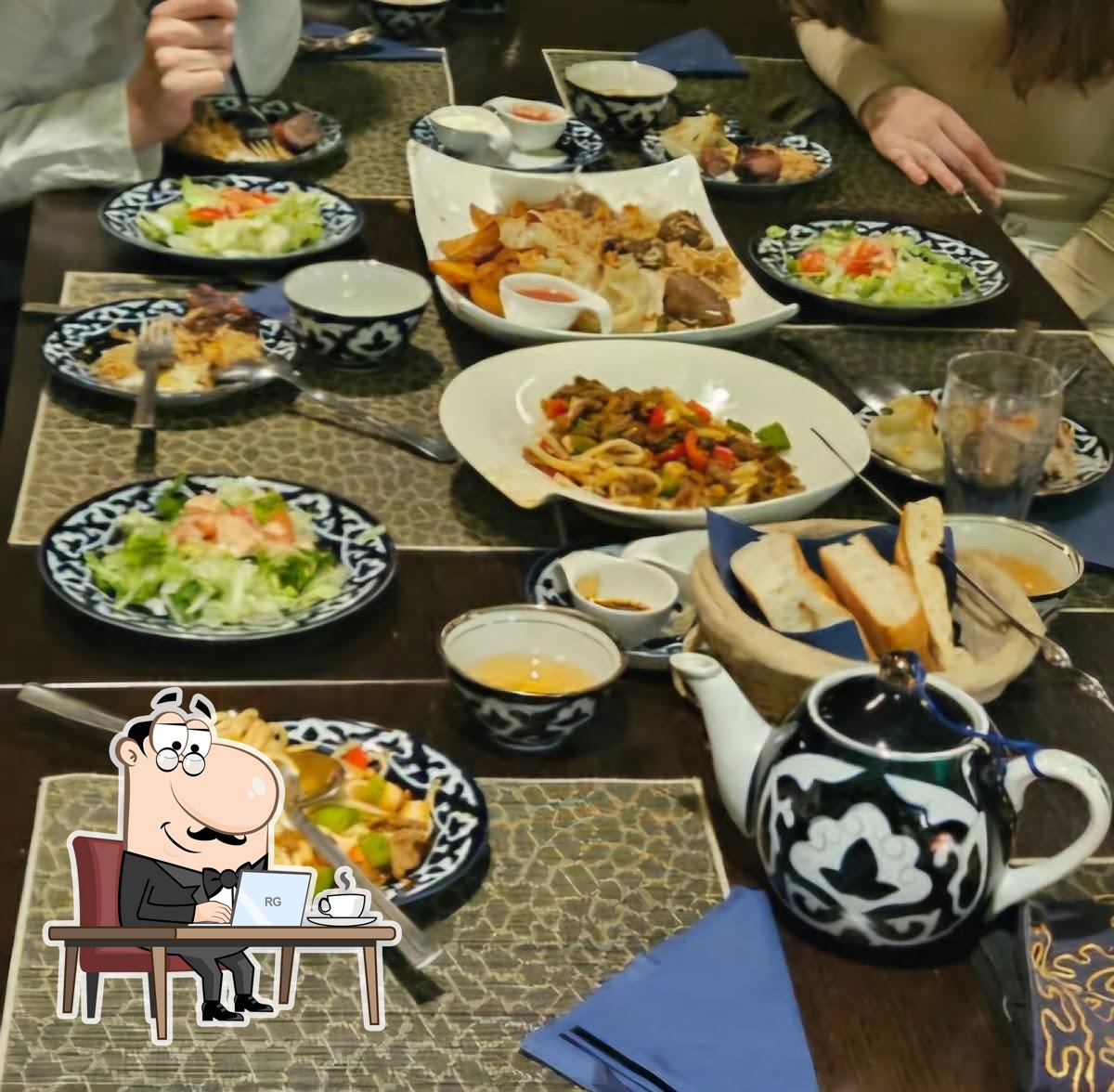 Посмотрите на внутренний интерьер "Restaurant Caravan".