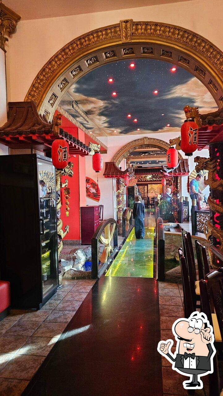 Посмотрите на внутренний интерьер "Дракон Сити".