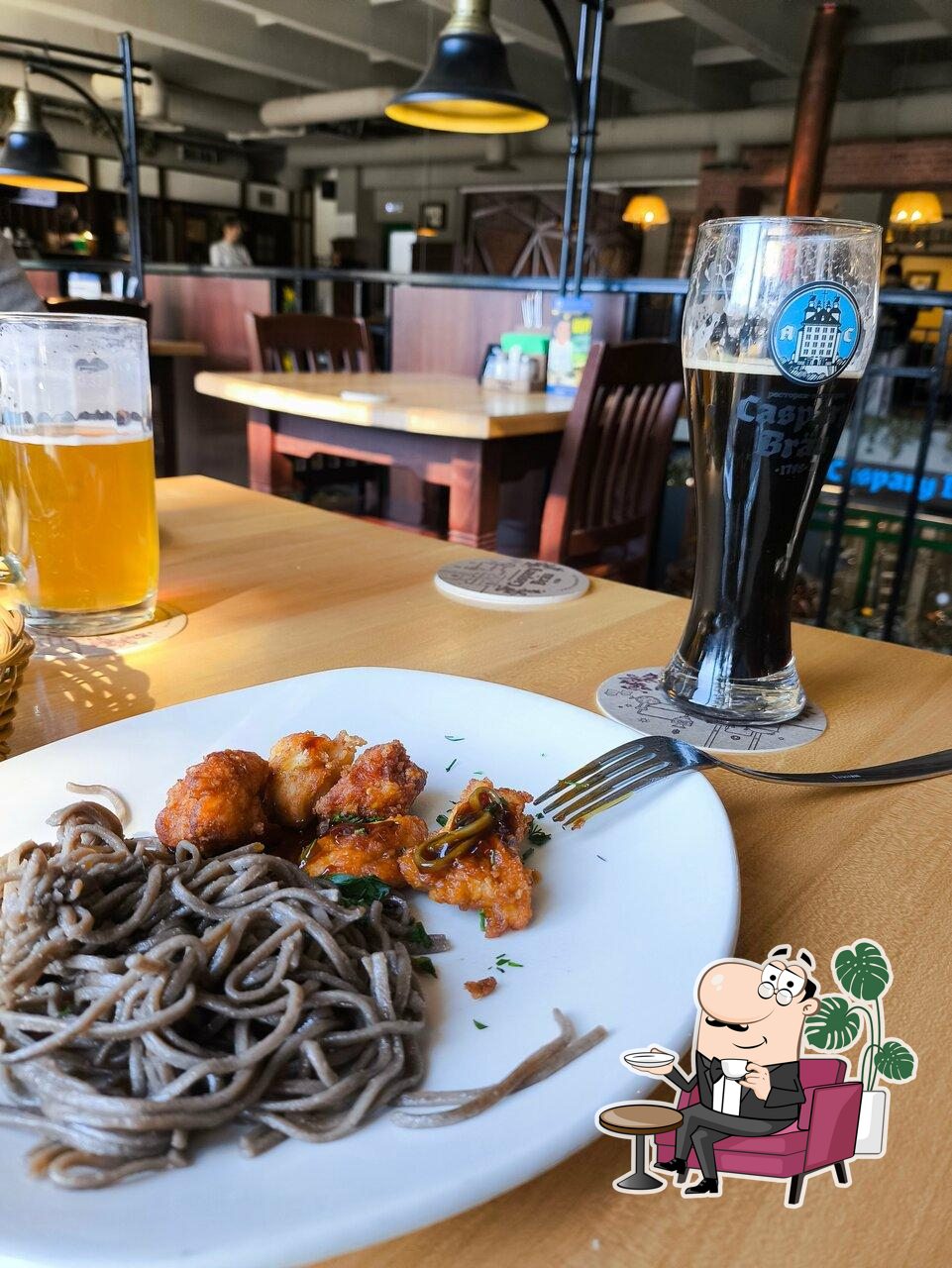 Посмотрите на внутренний интерьер "Caspary Bräu".