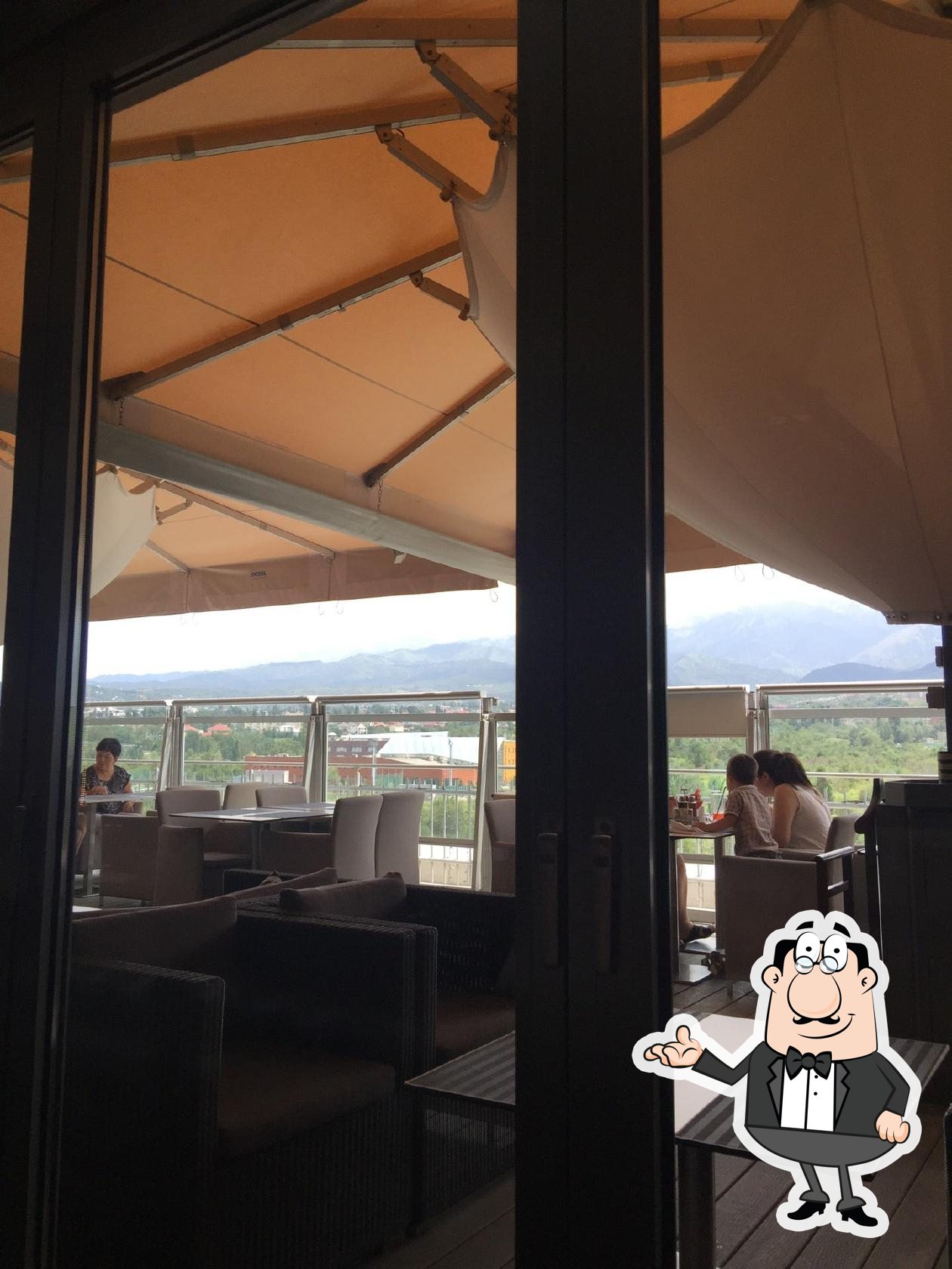 Интерьер "Fellini Grill Pasta Bar".