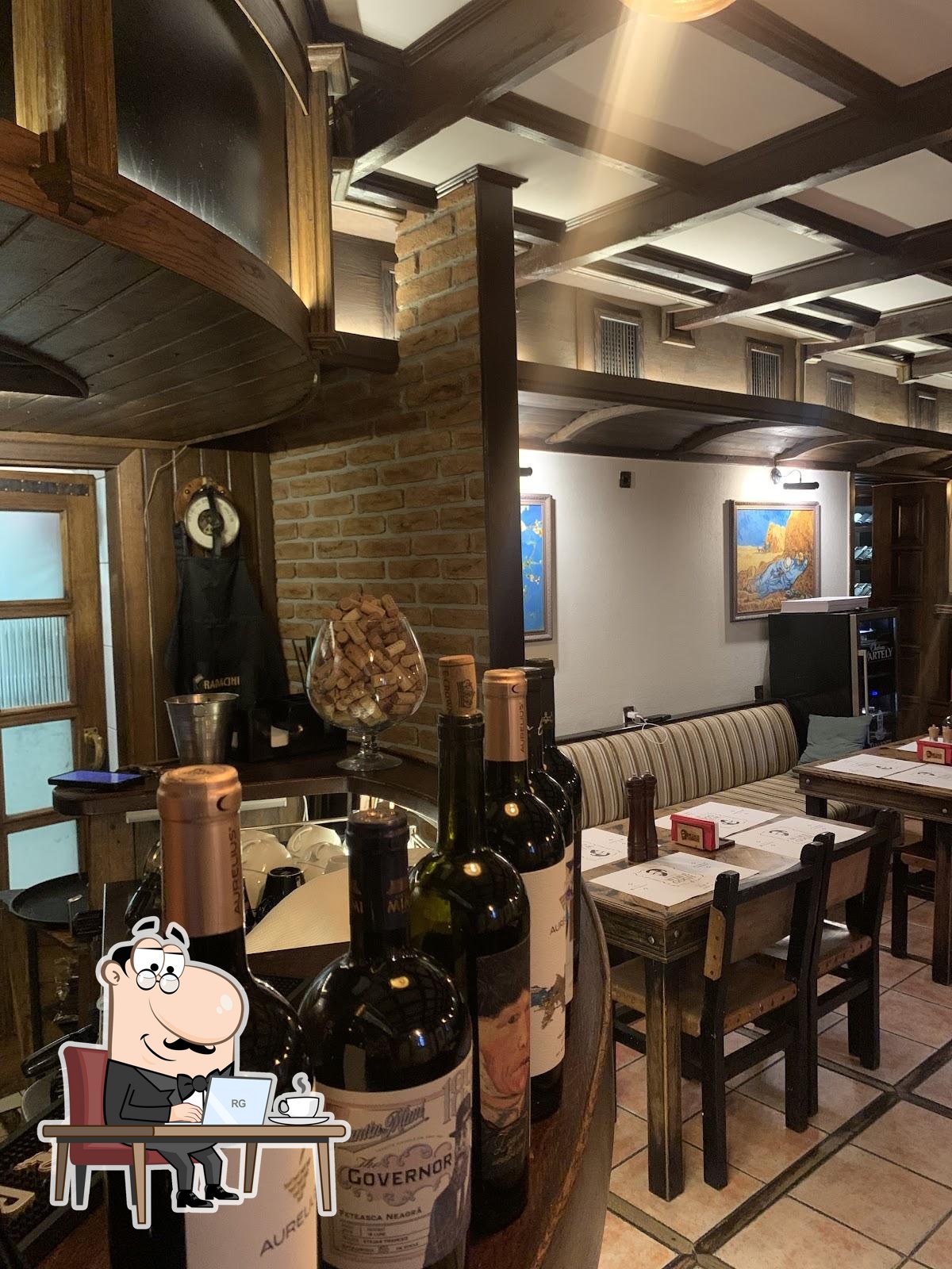 Интерьер "Wine Gogh".