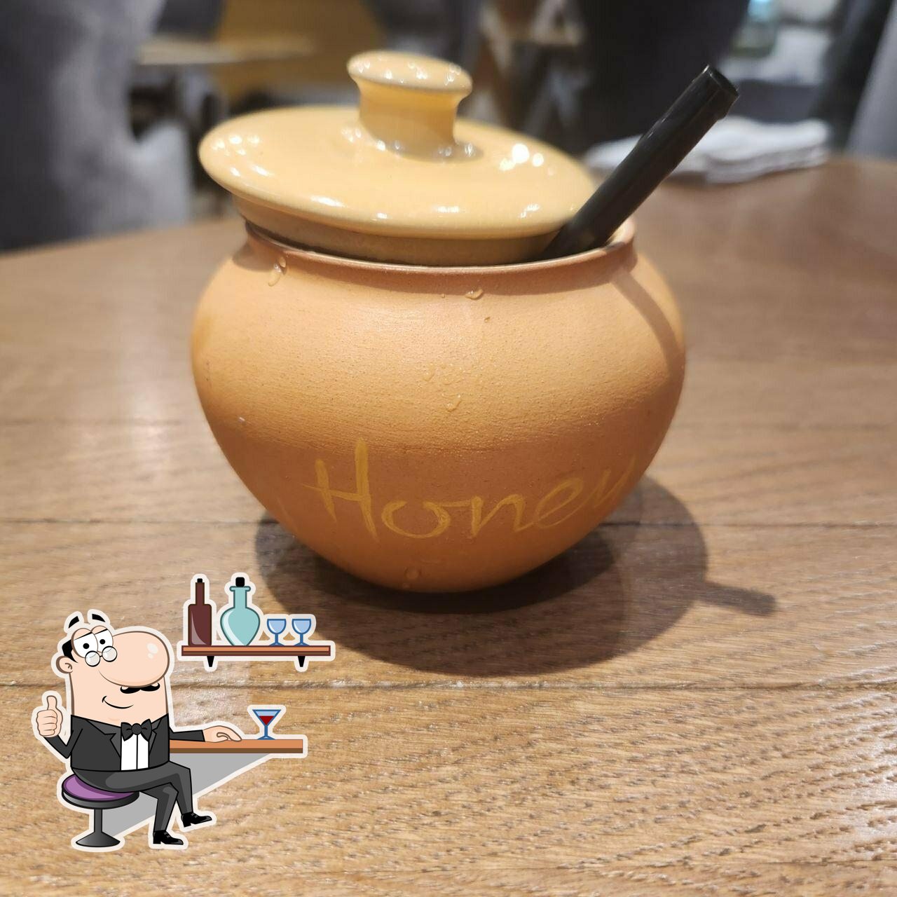 Посмотрите на внутренний интерьер "Хани".